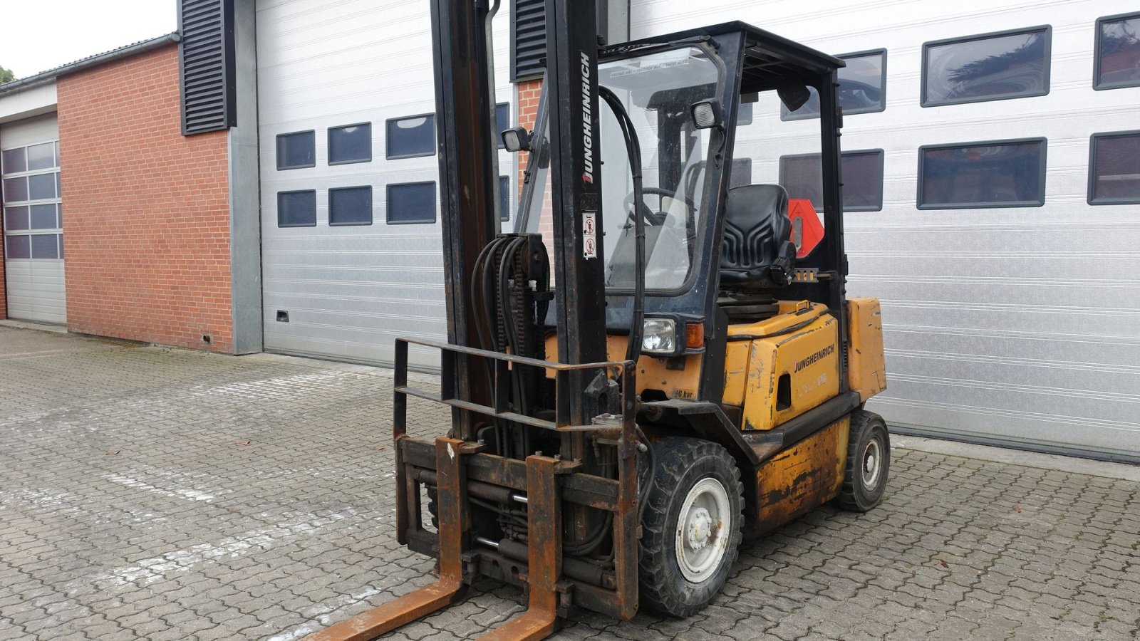 Frontstapler des Typs Jungheinrich DFG 25 // 2500 KG DIESEL // GAFFELFLYTER OG SIDESKIFT, Gebrauchtmaschine in Skive (Bild 2)