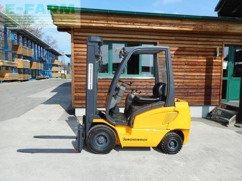 Jungheinrich dfg320 triplex + ss ( perkins ), Gebrauchtmaschine, Year of manuf.: 2002, Operating hours / hectare: 8547, Operating hours: 8547 Hours (Picture 1) Frontstapler of the type Jungheinrich dfg320 triplex + ss ( perkins ), Gebrauchtmaschine in ST. NIKOLAI/DR. (Picture 1)