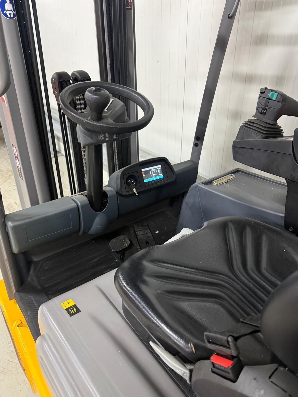 Frontstapler типа Jungheinrich EFG 215 BJ, Gebrauchtmaschine в Vianen (Фотография 4)