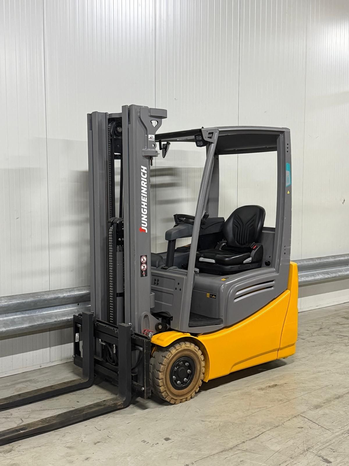 Frontstapler типа Jungheinrich EFG 215 BJ, Gebrauchtmaschine в Vianen (Фотография 2)