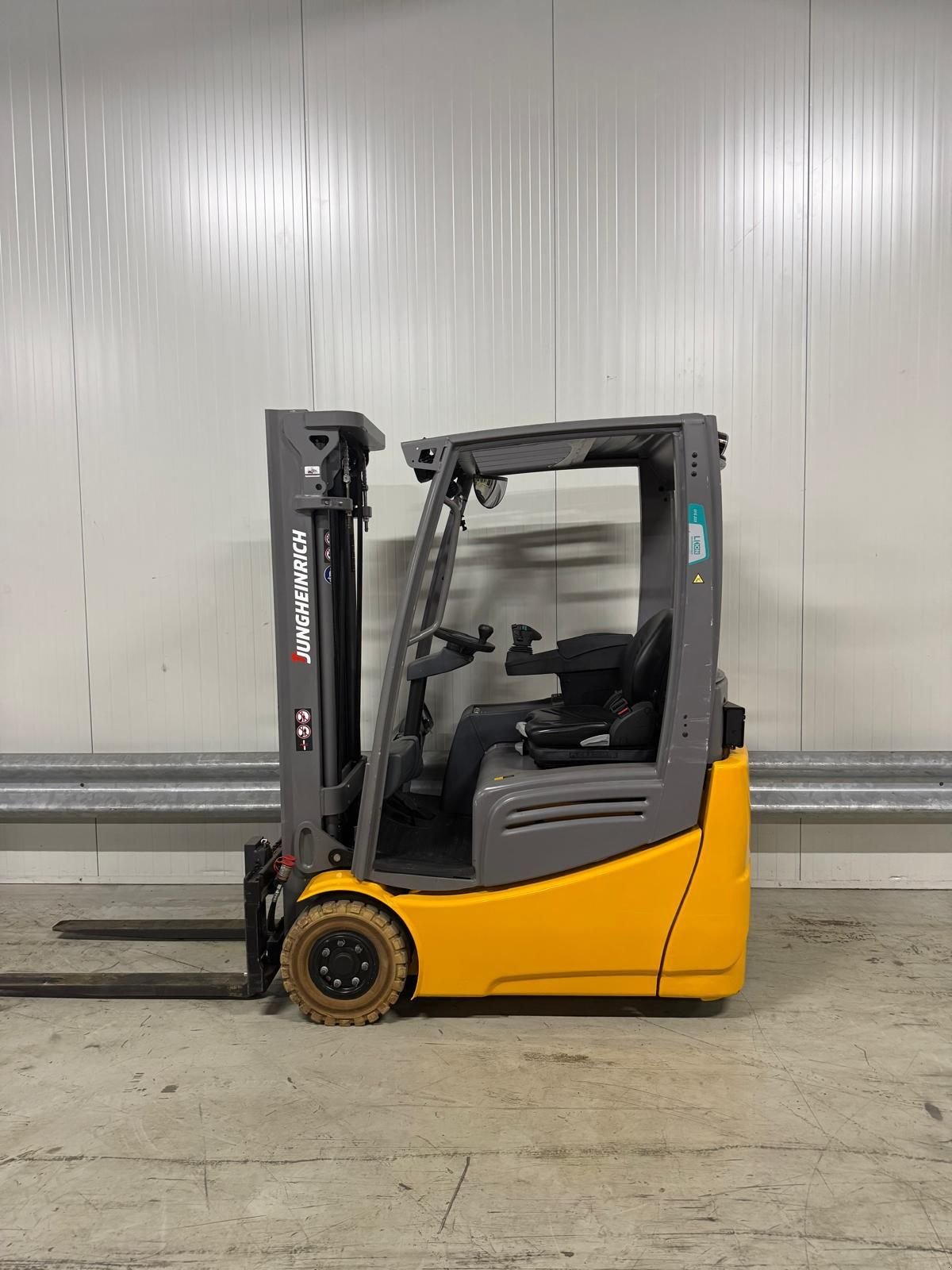 Frontstapler типа Jungheinrich EFG 215 BJ, Gebrauchtmaschine в Vianen (Фотография 1)