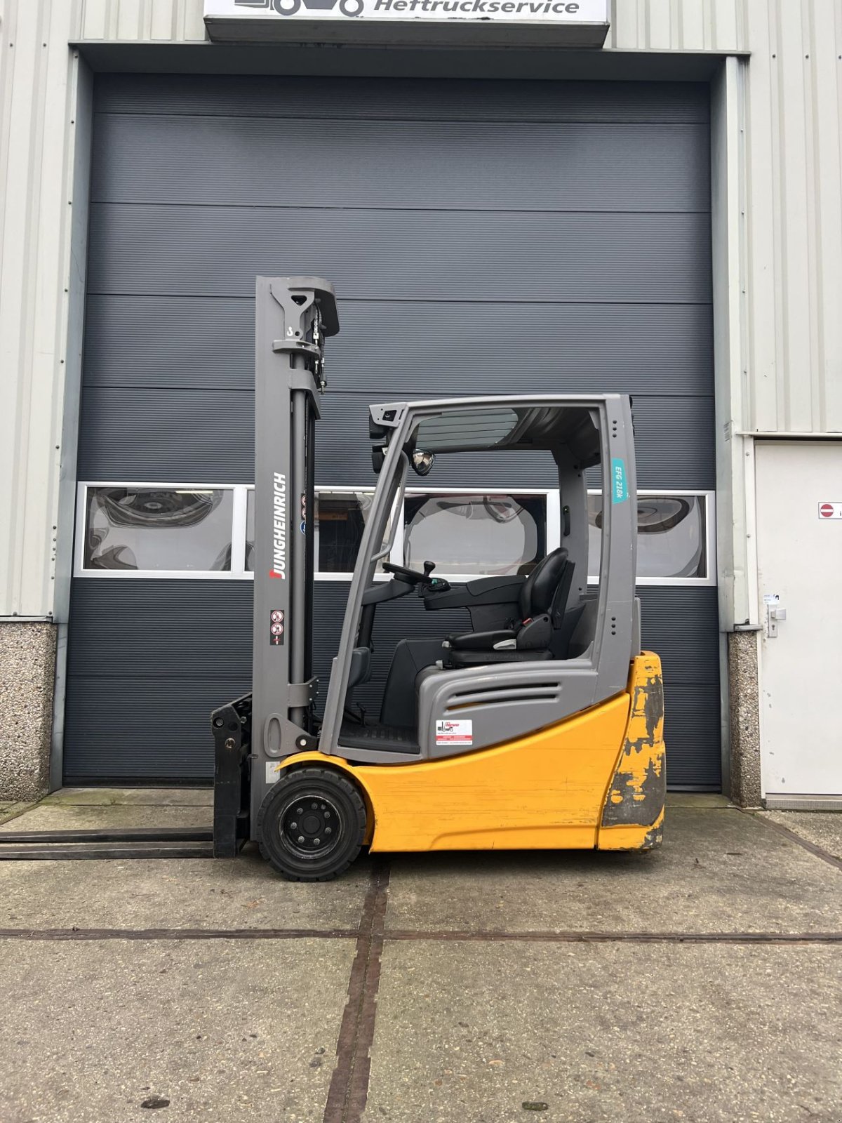 Frontstapler typu Jungheinrich EFG 218K, Gebrauchtmaschine v Nederweert (Obrázek 3)