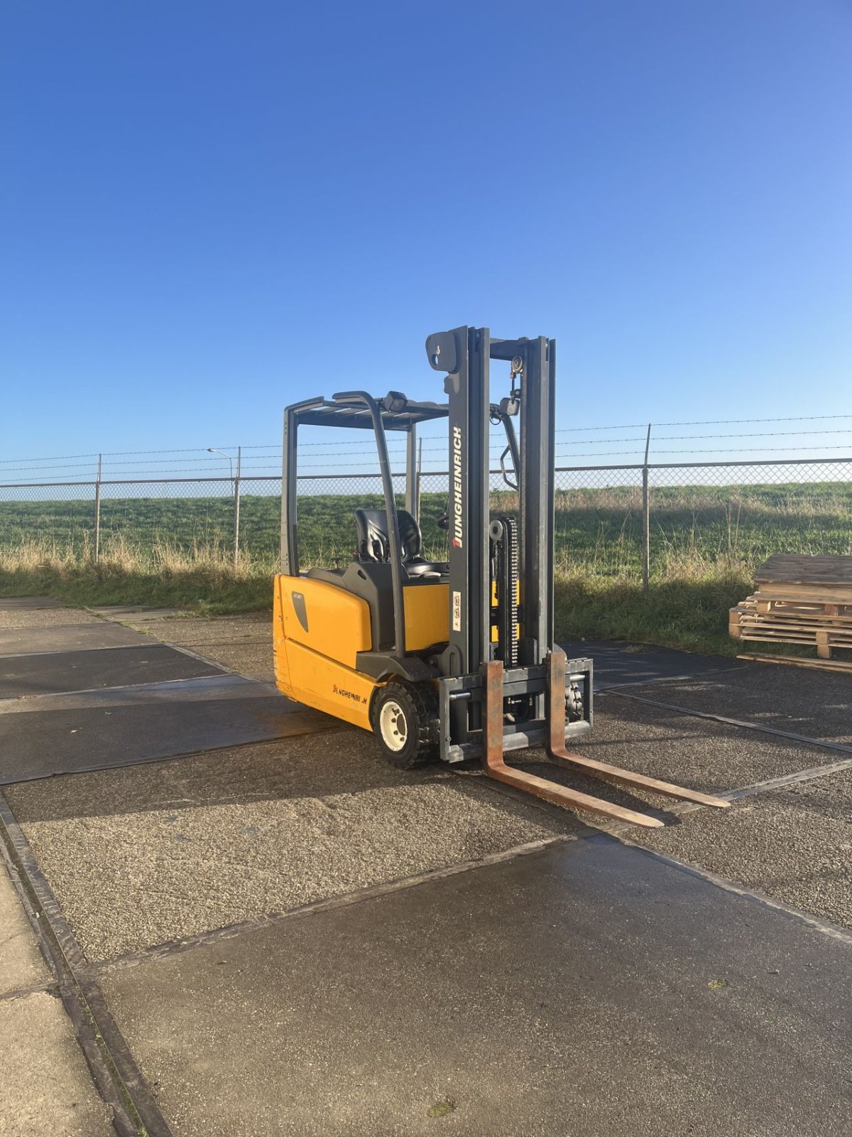 Frontstapler Türe ait Jungheinrich EFG 220, Gebrauchtmaschine içinde Etten Leur (resim 2)