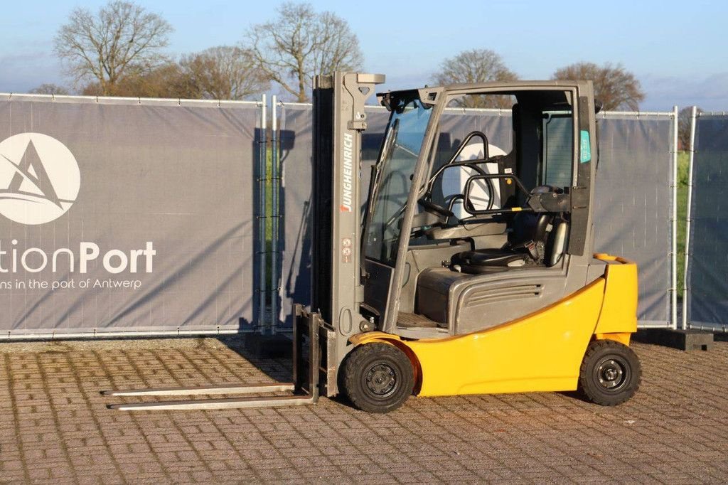 Frontstapler des Typs Jungheinrich EFG 316, Gebrauchtmaschine in Antwerpen (Bild 1)