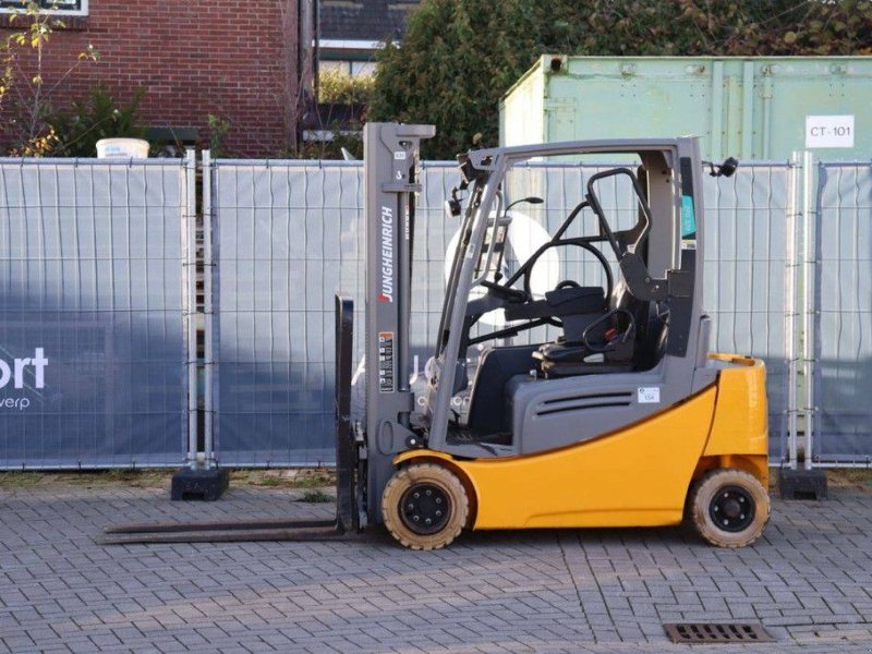 Frontstapler типа Jungheinrich EFG 320, Gebrauchtmaschine в Antwerpen (Фотография 1)
