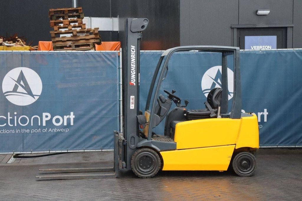 Frontstapler a típus Jungheinrich EFG 320, Gebrauchtmaschine ekkor: Antwerpen (Kép 1)