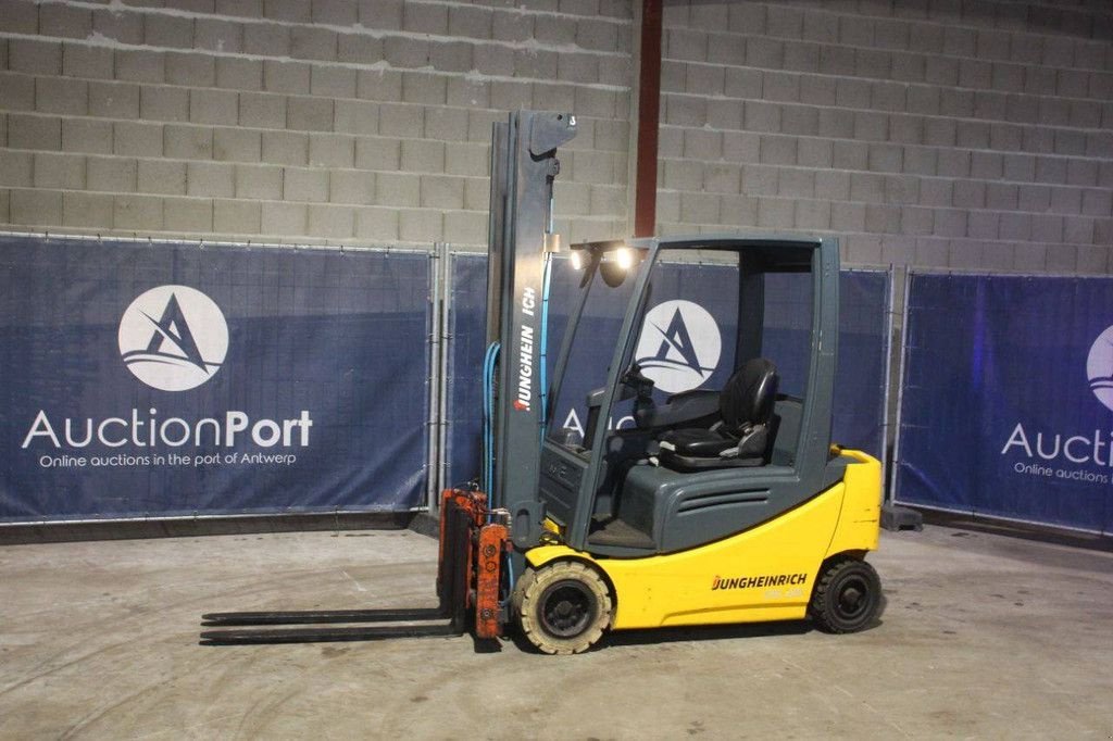 Frontstapler от тип Jungheinrich EFG 320, Gebrauchtmaschine в Antwerpen (Снимка 1)