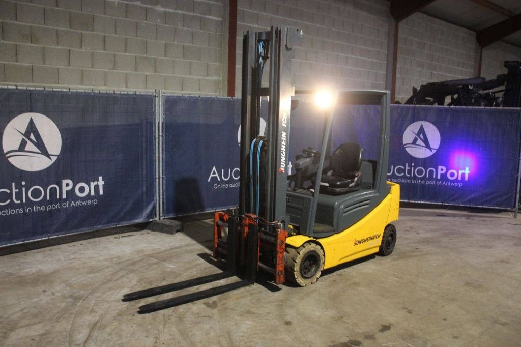 Frontstapler от тип Jungheinrich EFG 320, Gebrauchtmaschine в Antwerpen (Снимка 9)