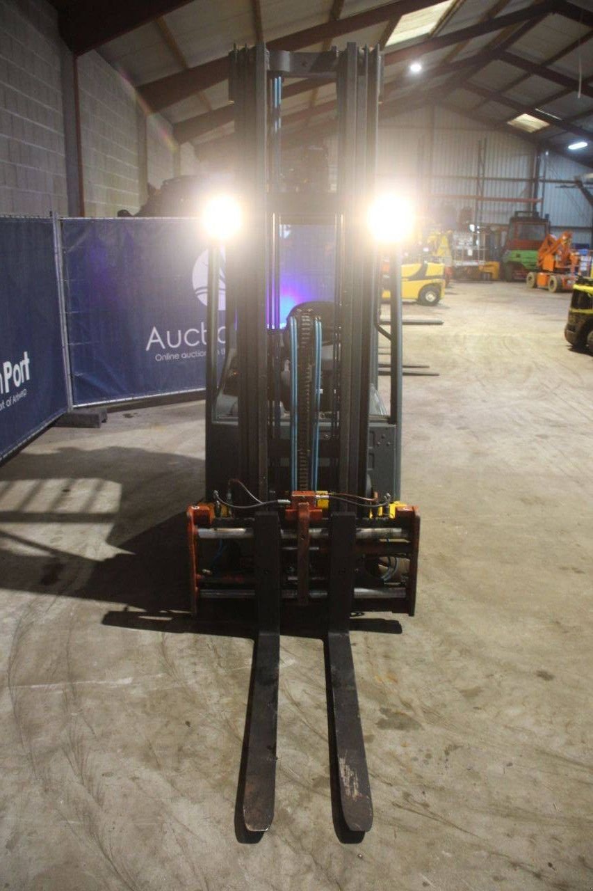 Frontstapler от тип Jungheinrich EFG 320, Gebrauchtmaschine в Antwerpen (Снимка 8)