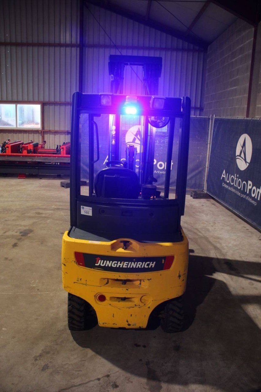 Frontstapler от тип Jungheinrich EFG 320, Gebrauchtmaschine в Antwerpen (Снимка 4)