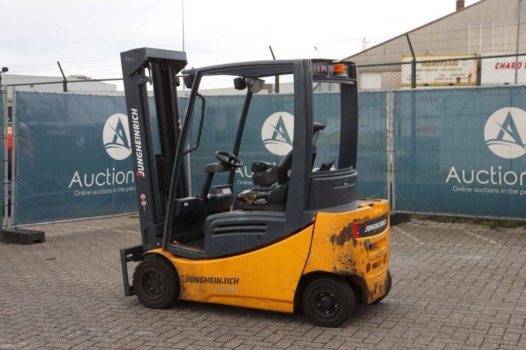 Frontstapler typu Jungheinrich EFG 320, Gebrauchtmaschine w Antwerpen (Zdjęcie 3)