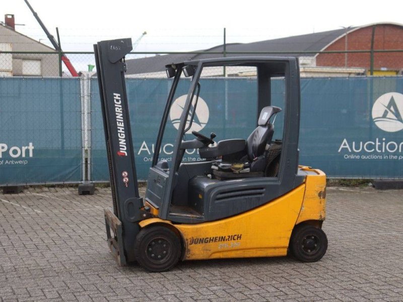 Frontstapler Türe ait Jungheinrich EFG 320, Gebrauchtmaschine içinde Antwerpen (resim 1)