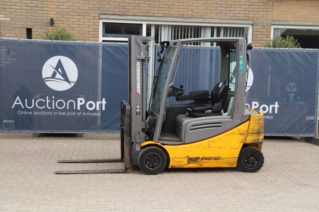 Frontstapler typu Jungheinrich EFG 320, Gebrauchtmaschine w Antwerpen (Zdjęcie 1)