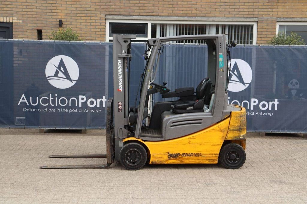 Frontstapler typu Jungheinrich EFG 320, Gebrauchtmaschine w Antwerpen (Zdjęcie 2)