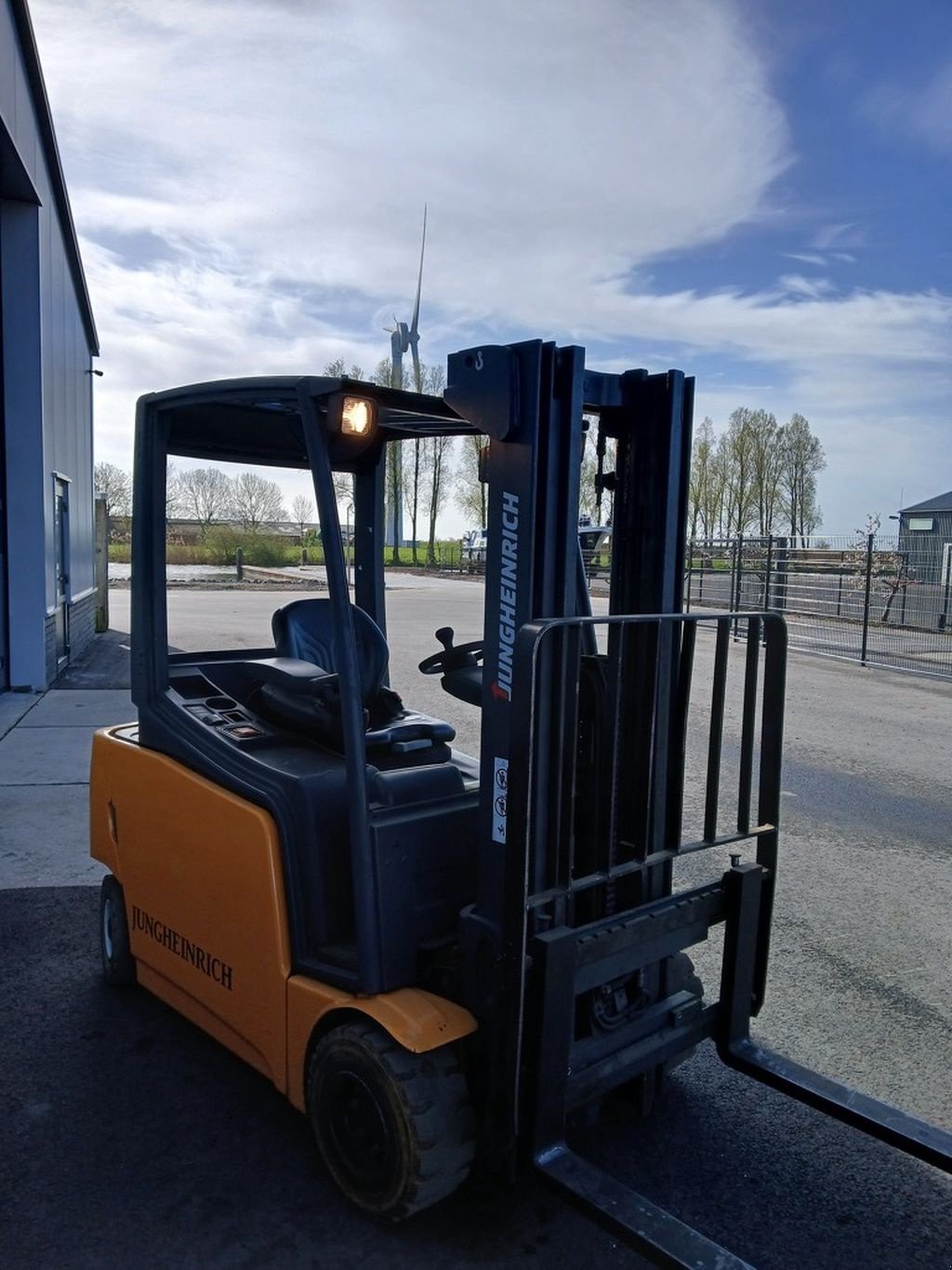 Frontstapler del tipo Jungheinrich EFG 320, Gebrauchtmaschine en Swifterbant (Imagen 4)