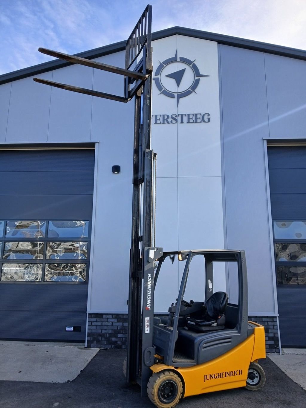 Frontstapler del tipo Jungheinrich EFG 320, Gebrauchtmaschine en Swifterbant (Imagen 2)