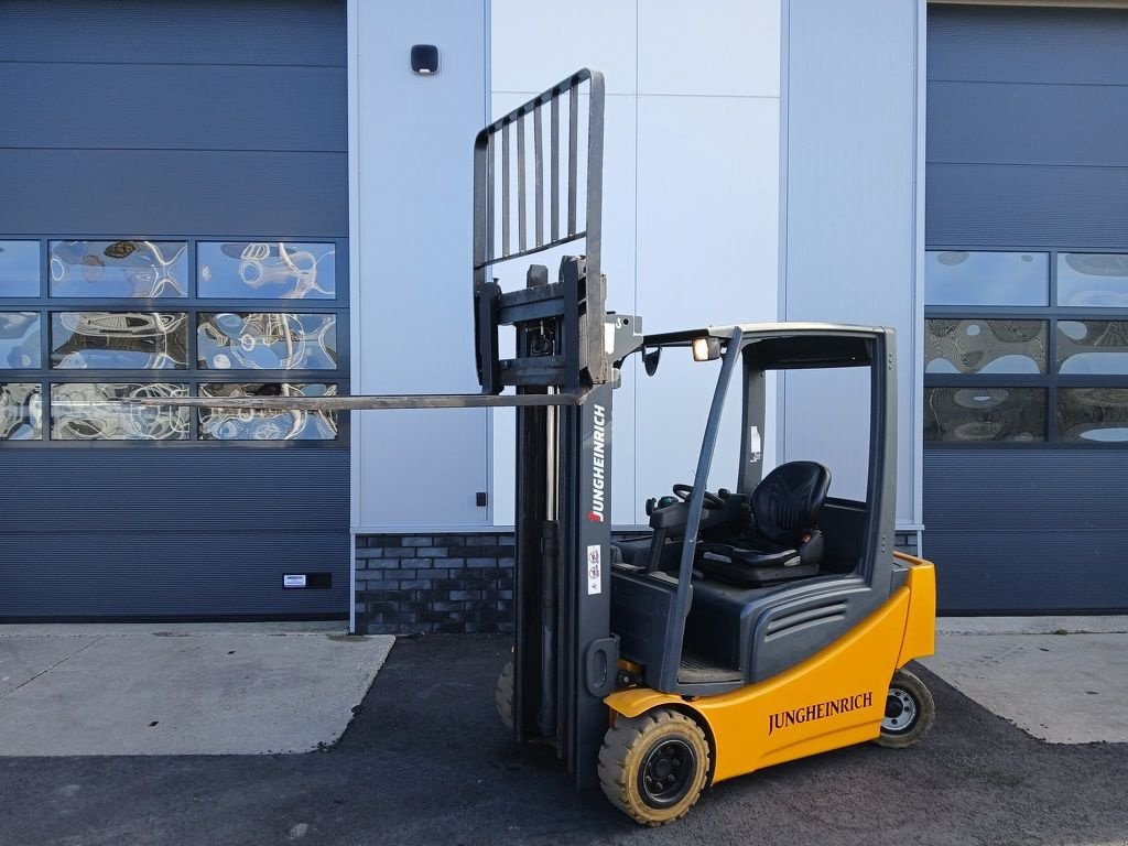 Frontstapler del tipo Jungheinrich EFG 320, Gebrauchtmaschine en Swifterbant (Imagen 3)