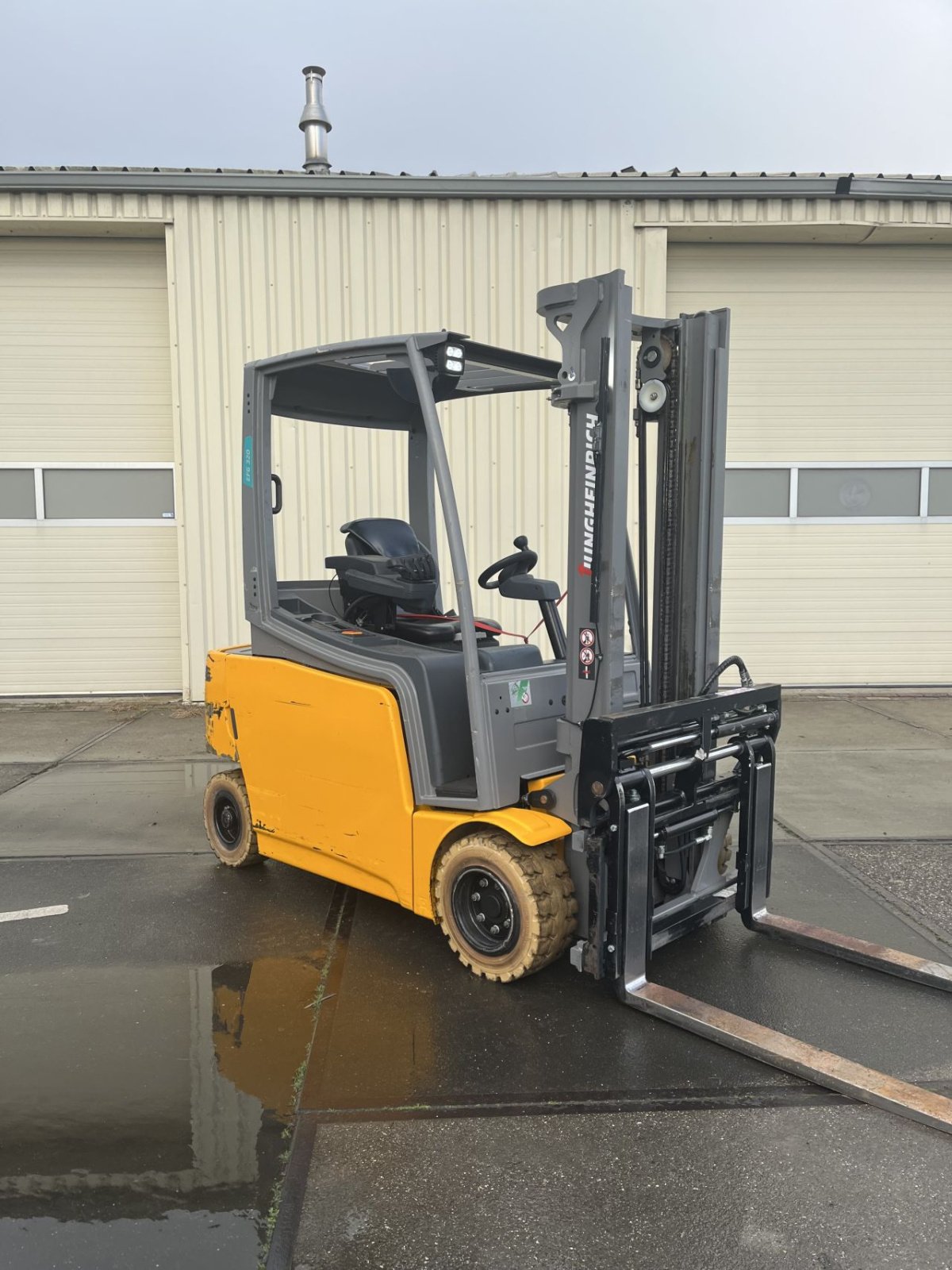 Frontstapler typu Jungheinrich EFG 320, Gebrauchtmaschine v Etten Leur (Obrázek 2)