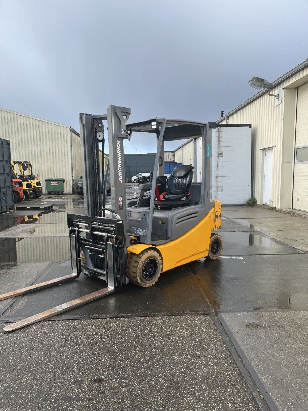 Frontstapler typu Jungheinrich EFG 320, Gebrauchtmaschine v Etten Leur (Obrázek 1)