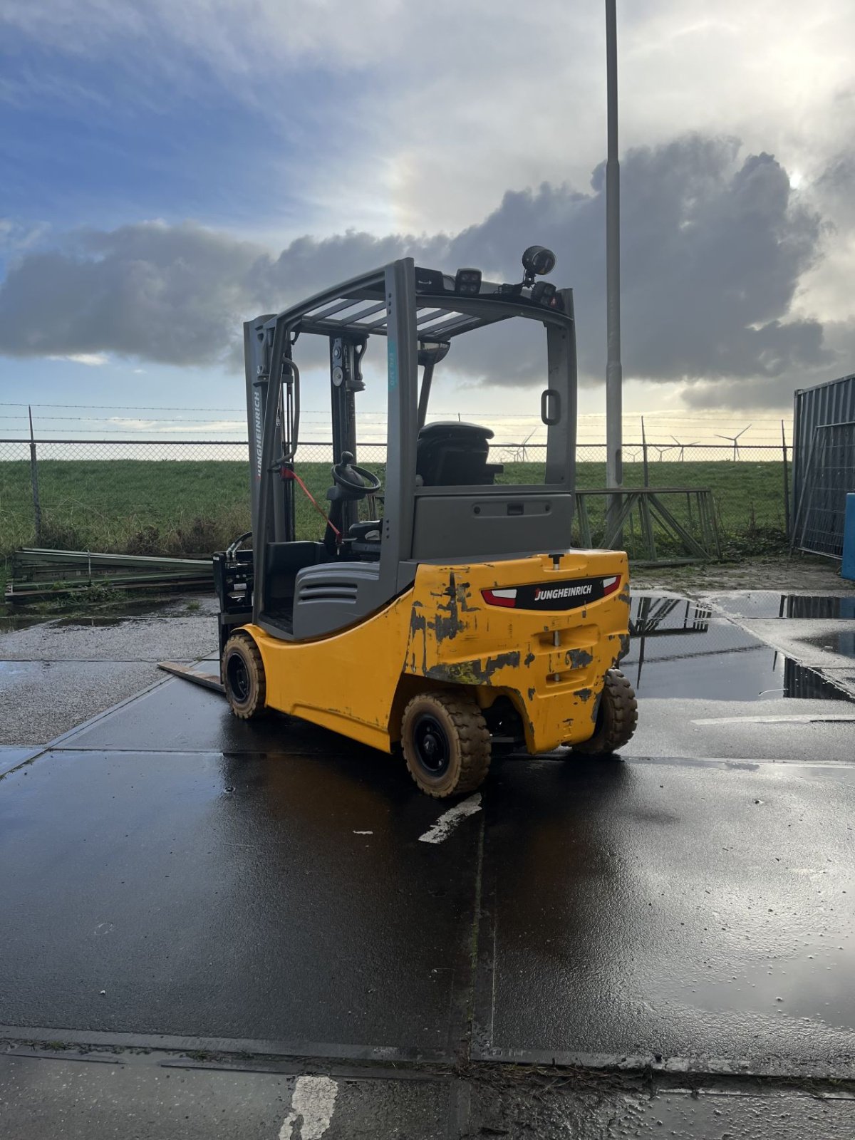 Frontstapler typu Jungheinrich EFG 320, Gebrauchtmaschine v Etten Leur (Obrázek 4)