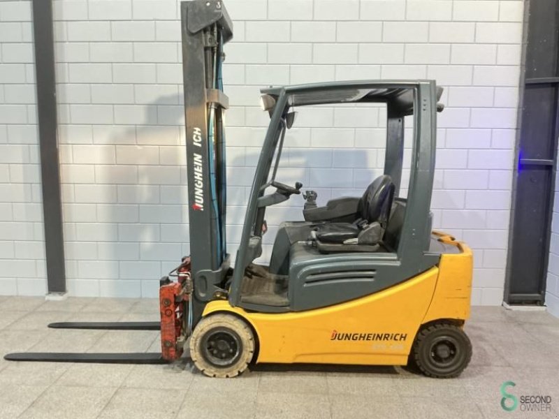 Frontstapler a típus Jungheinrich EFG 320, Gebrauchtmaschine ekkor: Wijchen (Kép 1)