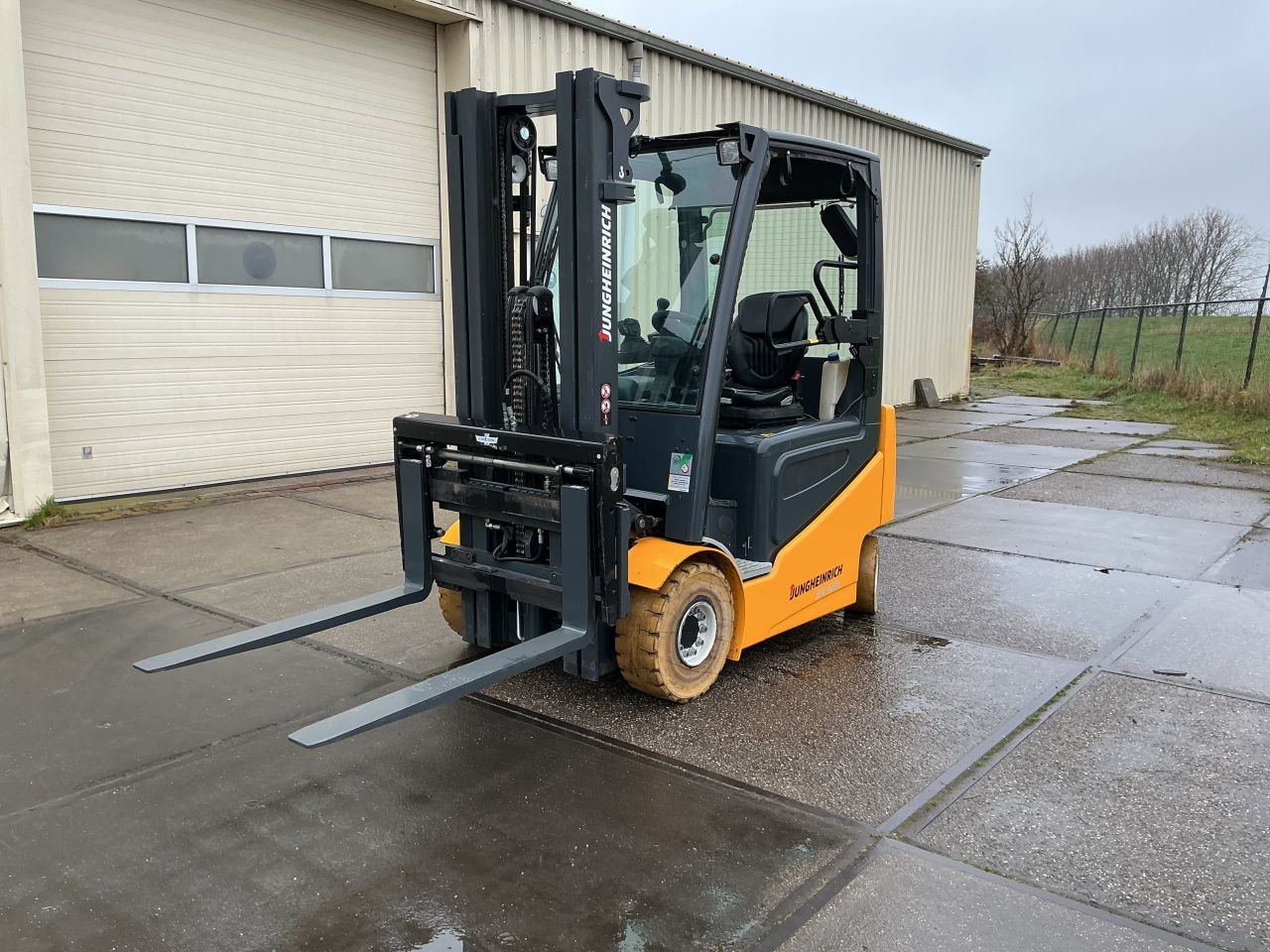 Frontstapler Türe ait Jungheinrich EFG 425 k, Gebrauchtmaschine içinde Etten Leur (resim 2)