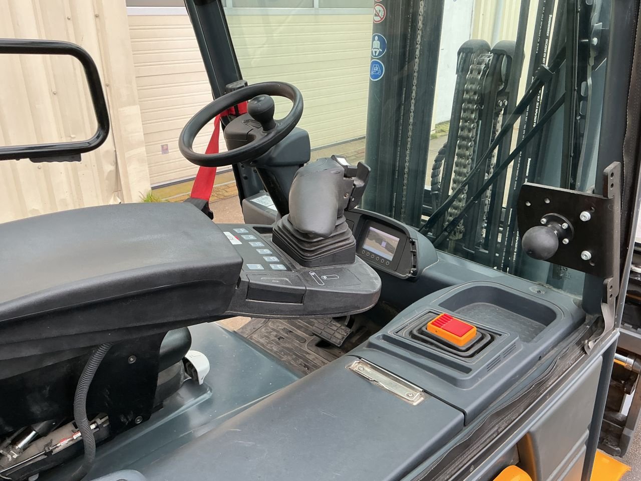 Frontstapler Türe ait Jungheinrich EFG 425 k, Gebrauchtmaschine içinde Etten Leur (resim 7)