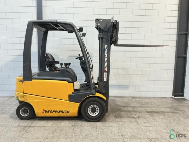 Frontstapler от тип Jungheinrich EFG 425, Gebrauchtmaschine в Wijchen (Снимка 5)