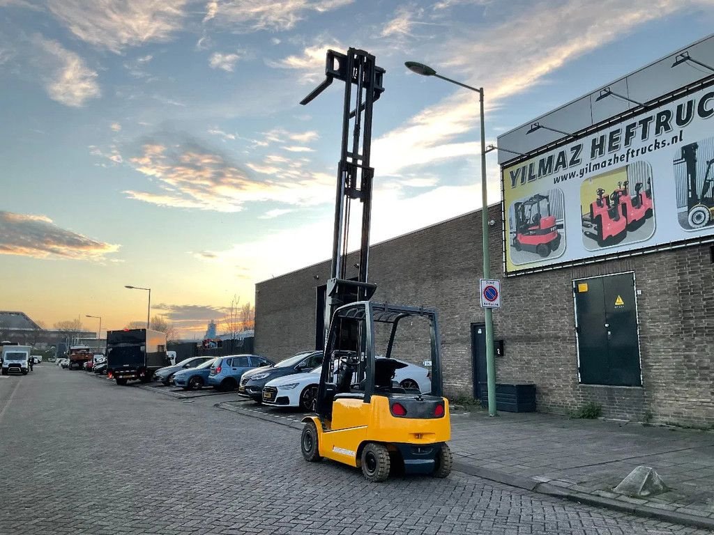 Frontstapler des Typs Jungheinrich EFG 425K 2500KG 6.00METER HEFTRUCK, Gebrauchtmaschine in Vlaardingen (Bild 9)