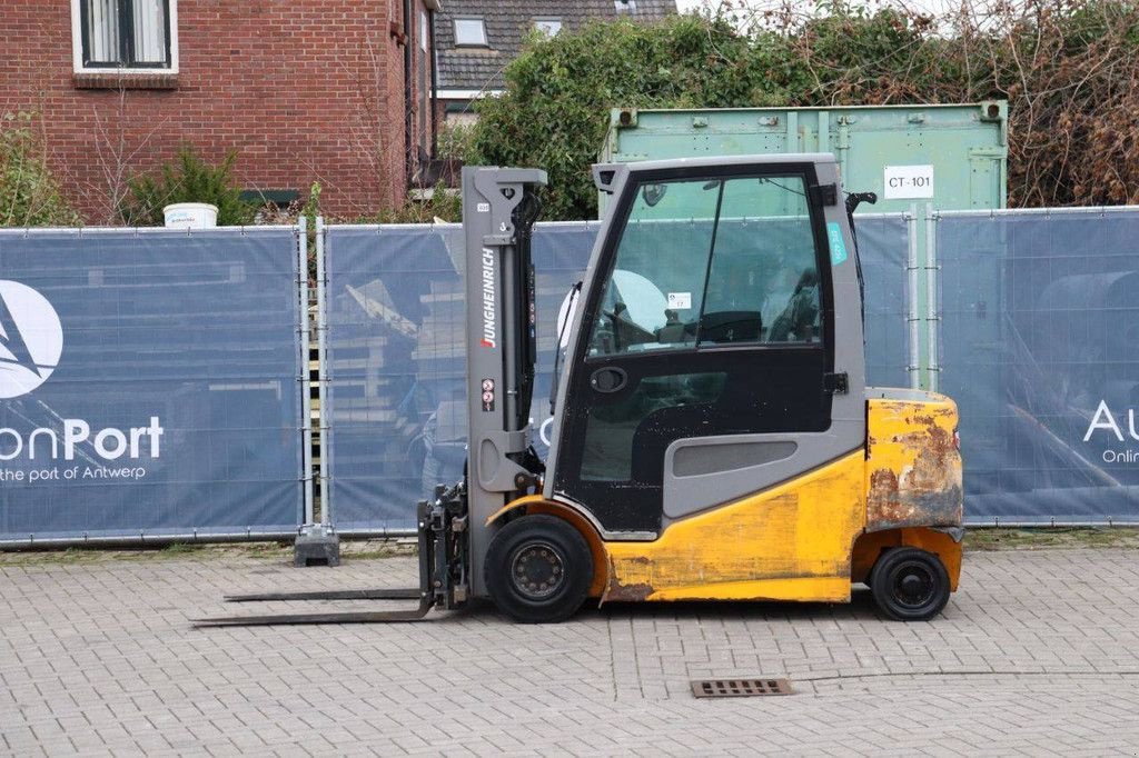 Frontstapler типа Jungheinrich EFG 425s, Gebrauchtmaschine в Antwerpen (Фотография 2)