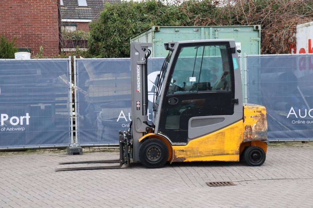 Frontstapler типа Jungheinrich EFG 425s, Gebrauchtmaschine в Antwerpen (Фотография 1)