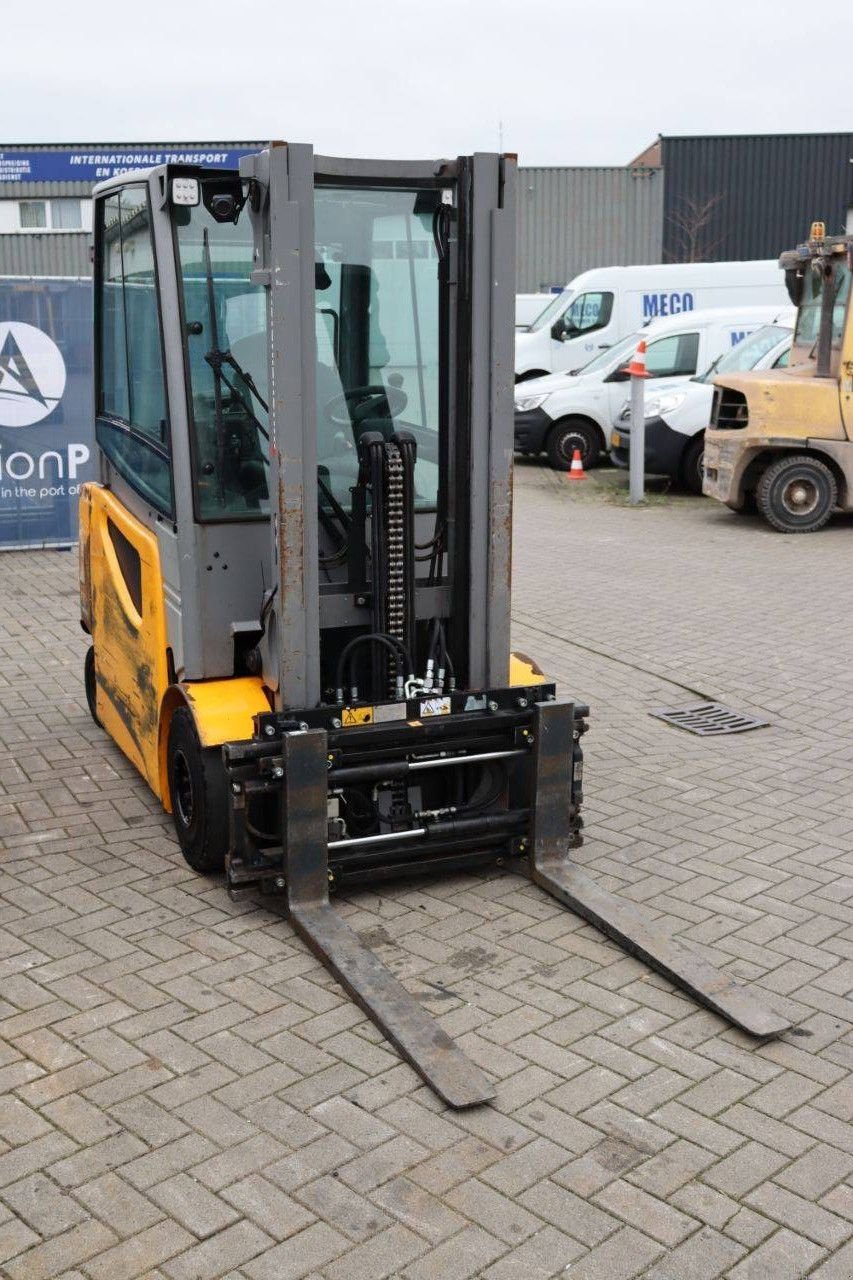 Frontstapler типа Jungheinrich EFG 425s, Gebrauchtmaschine в Antwerpen (Фотография 8)
