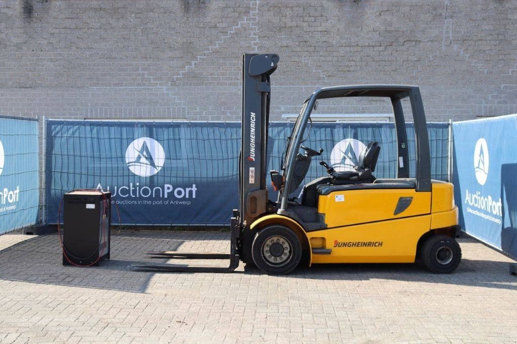 Frontstapler del tipo Jungheinrich EFG 550, Gebrauchtmaschine In Antwerpen (Immagine 2)