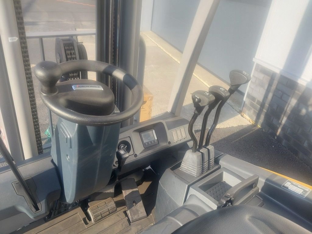Frontstapler des Typs Jungheinrich EFG BB 216K, Neumaschine in Swifterbant (Bild 9)