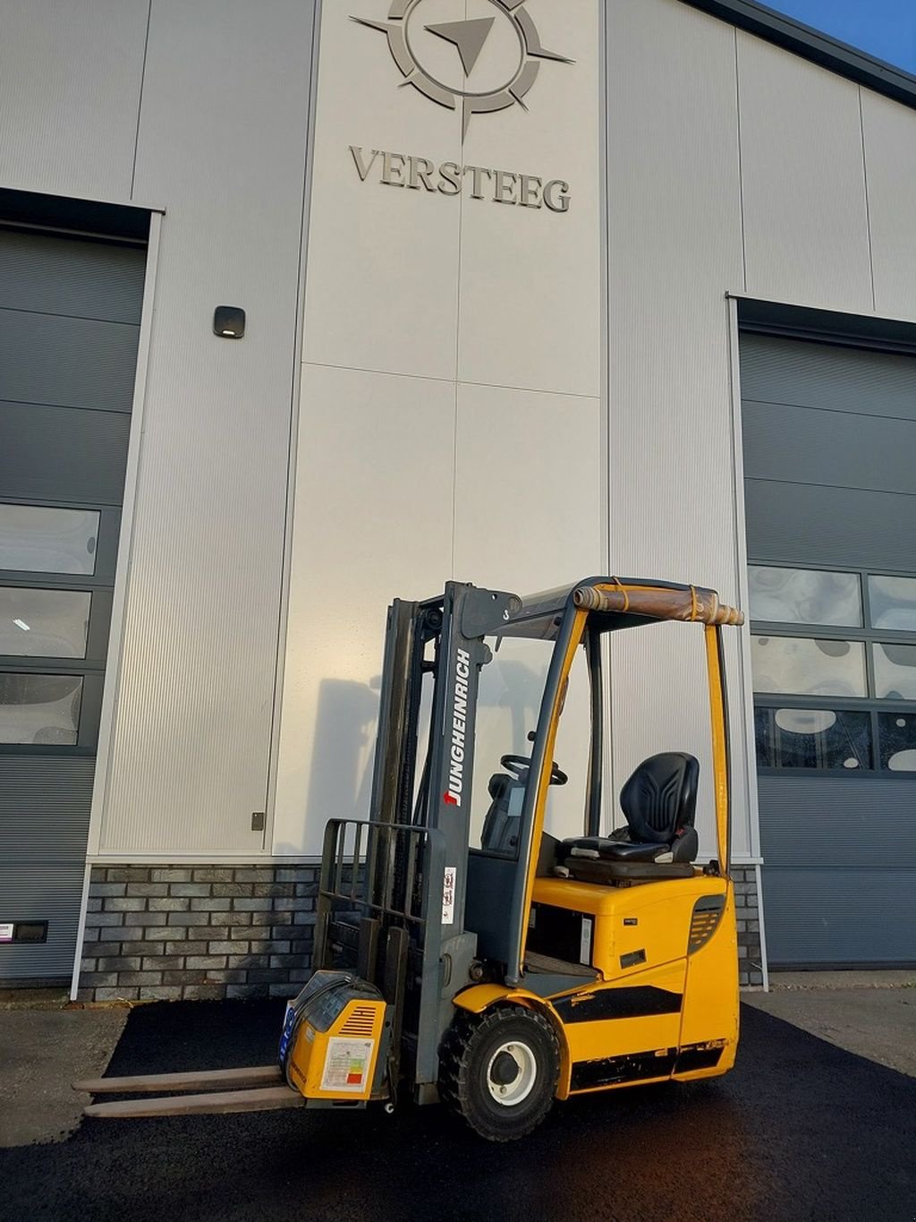 Frontstapler типа Jungheinrich EFG110K, Gebrauchtmaschine в Swifterbant (Фотография 1)