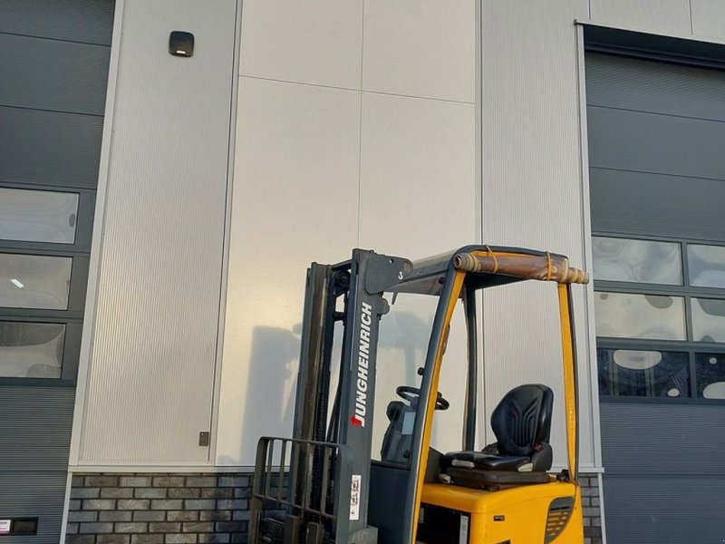 Frontstapler typu Jungheinrich EFG110K, Gebrauchtmaschine v Swifterbant (Obrázek 1)