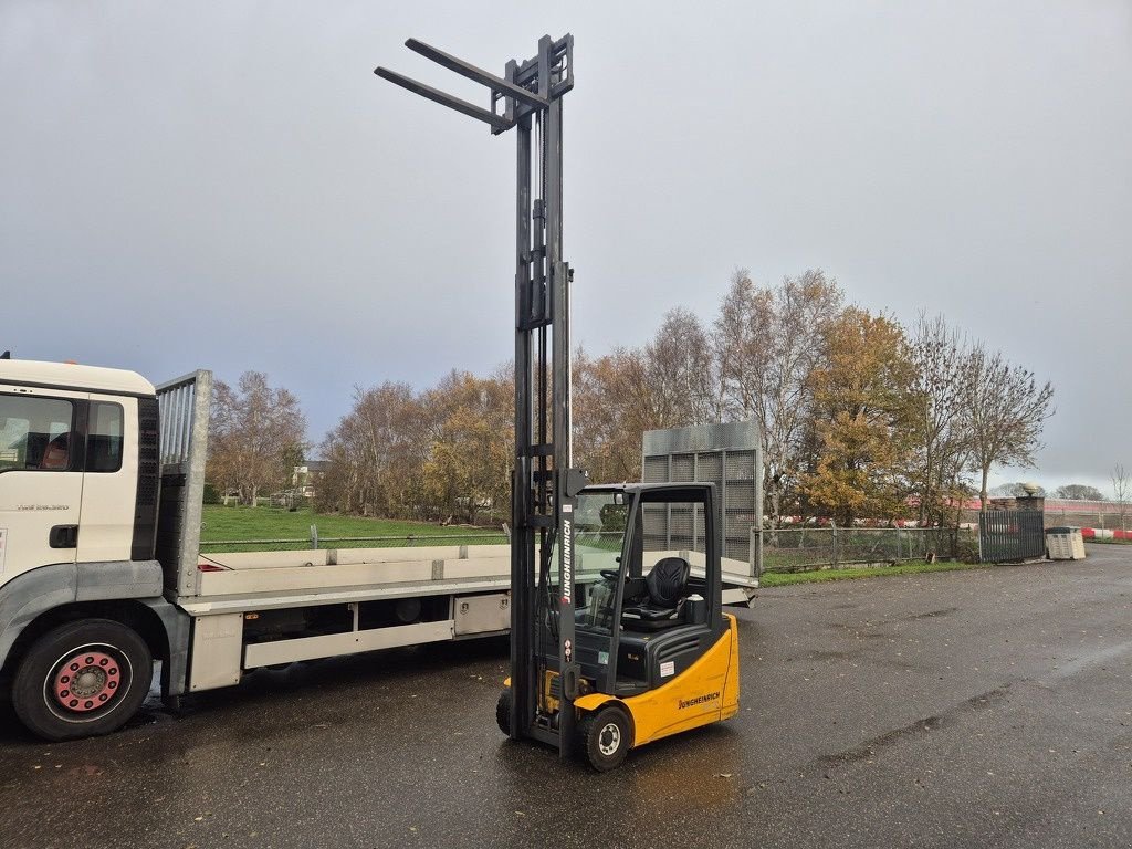 Frontstapler of the type Jungheinrich EFG220, Gebrauchtmaschine in Mijdrecht (Picture 10)