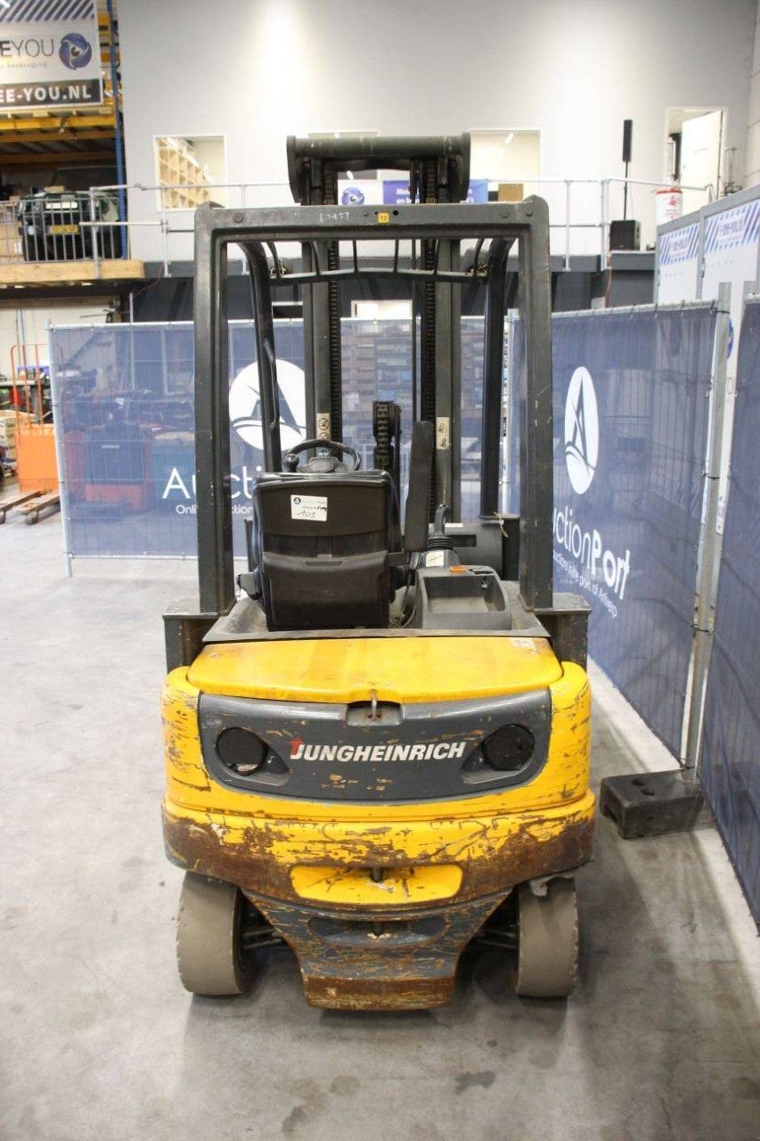 Frontstapler van het type Jungheinrich EFG25, Gebrauchtmaschine in Antwerpen (Foto 4)