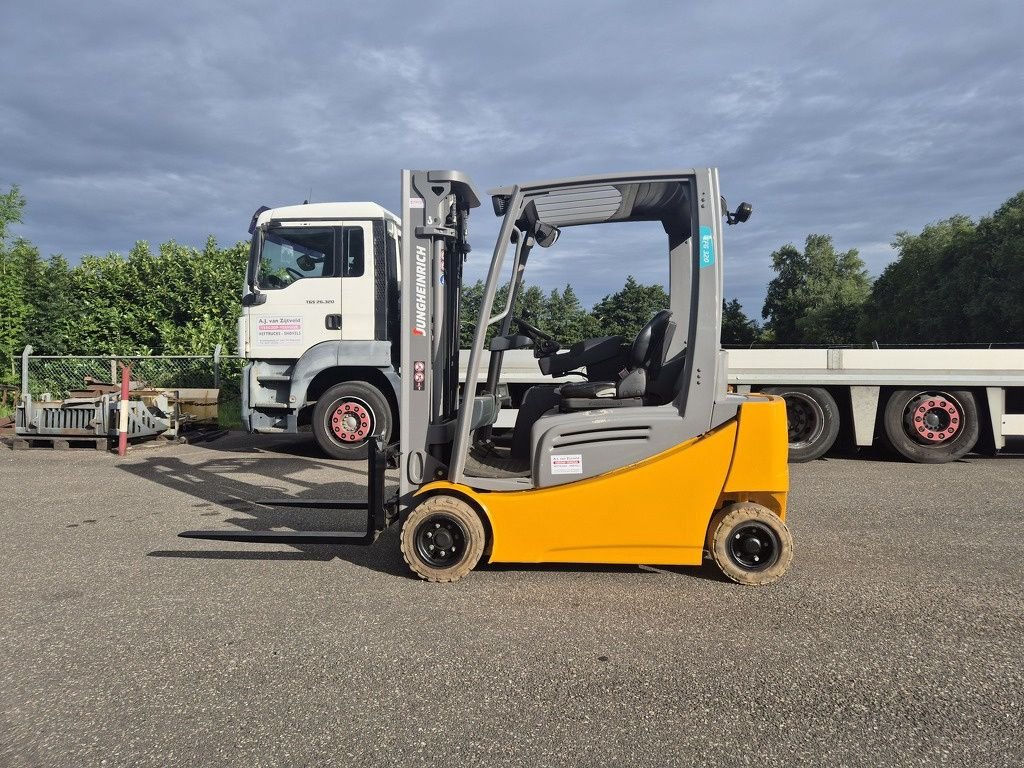 Frontstapler del tipo Jungheinrich EFG320, Gebrauchtmaschine In Mijdrecht (Immagine 2)