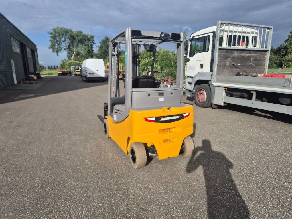 Frontstapler del tipo Jungheinrich EFG320, Gebrauchtmaschine In Mijdrecht (Immagine 3)