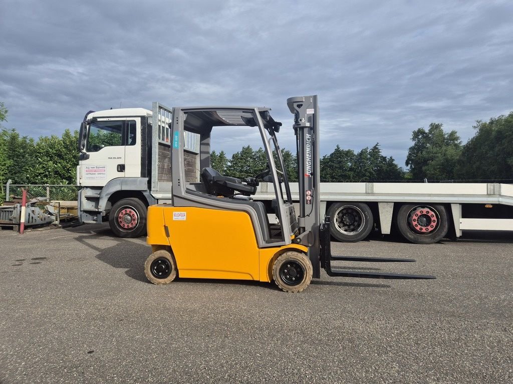 Frontstapler del tipo Jungheinrich EFG320, Gebrauchtmaschine In Mijdrecht (Immagine 5)