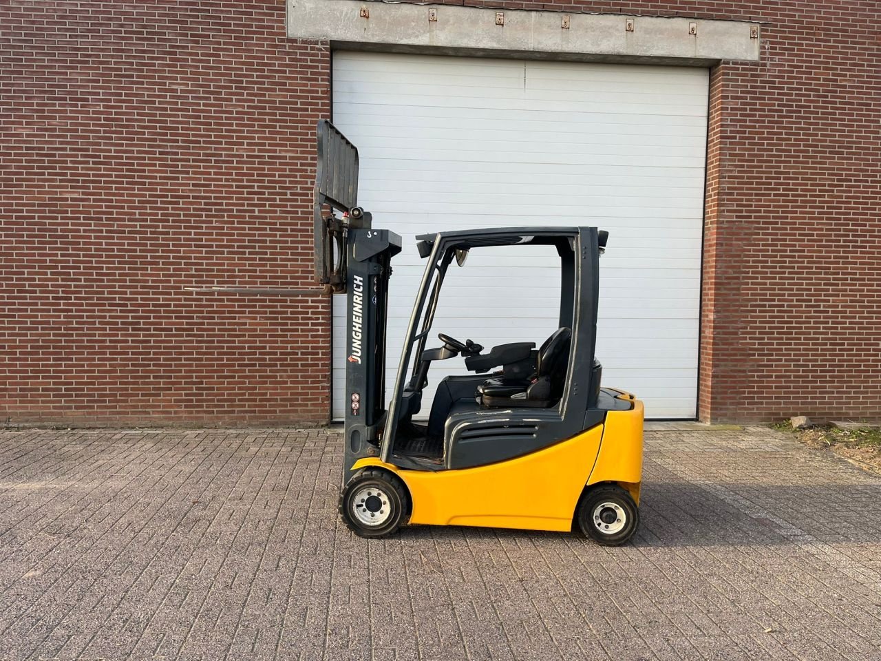 Frontstapler του τύπου Jungheinrich EFG320, Gebrauchtmaschine σε Buggenum (Φωτογραφία 4)