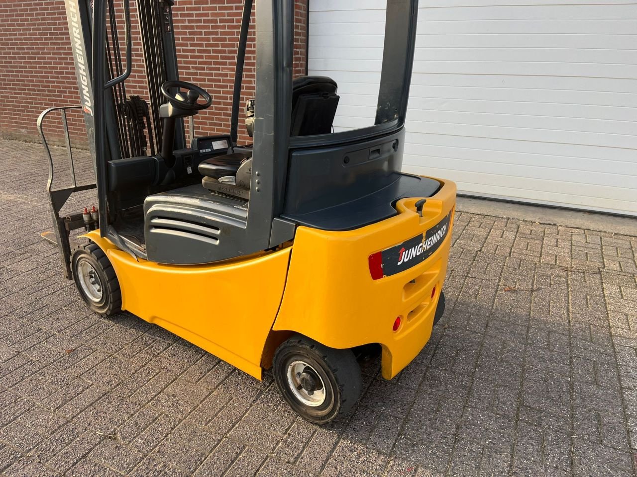 Frontstapler του τύπου Jungheinrich EFG320, Gebrauchtmaschine σε Buggenum (Φωτογραφία 3)