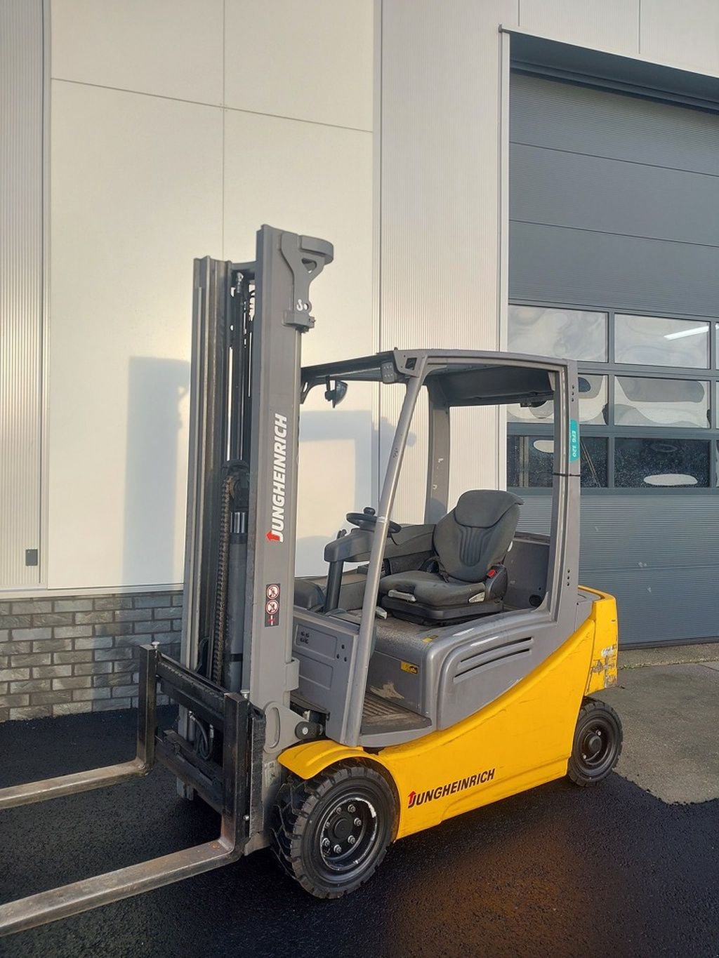 Frontstapler typu Jungheinrich EFG320, Gebrauchtmaschine w Swifterbant (Zdjęcie 3)