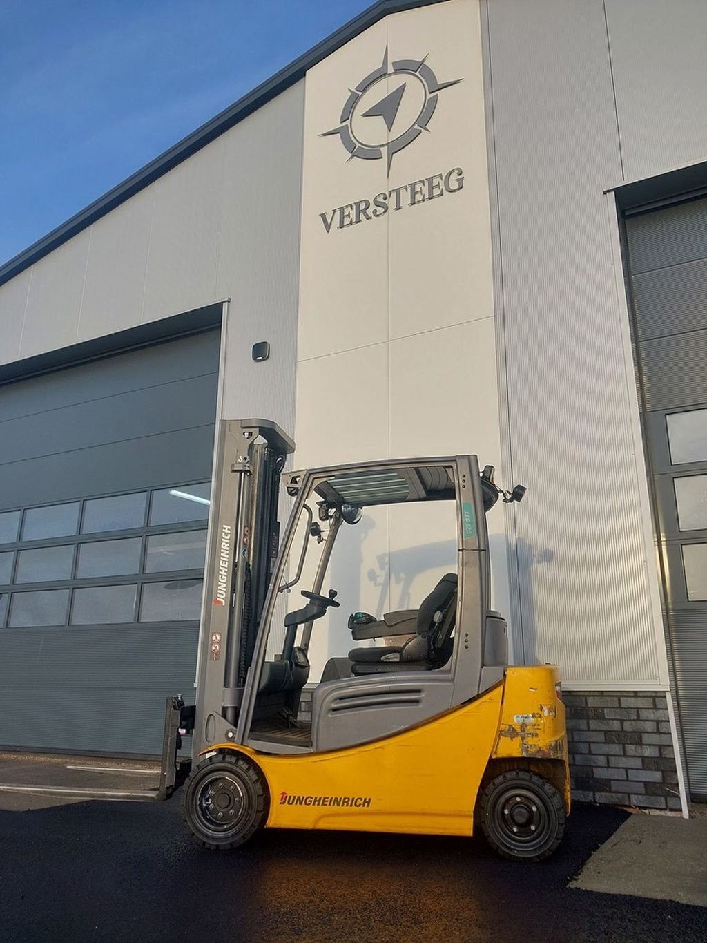 Frontstapler typu Jungheinrich EFG320, Gebrauchtmaschine w Swifterbant (Zdjęcie 2)