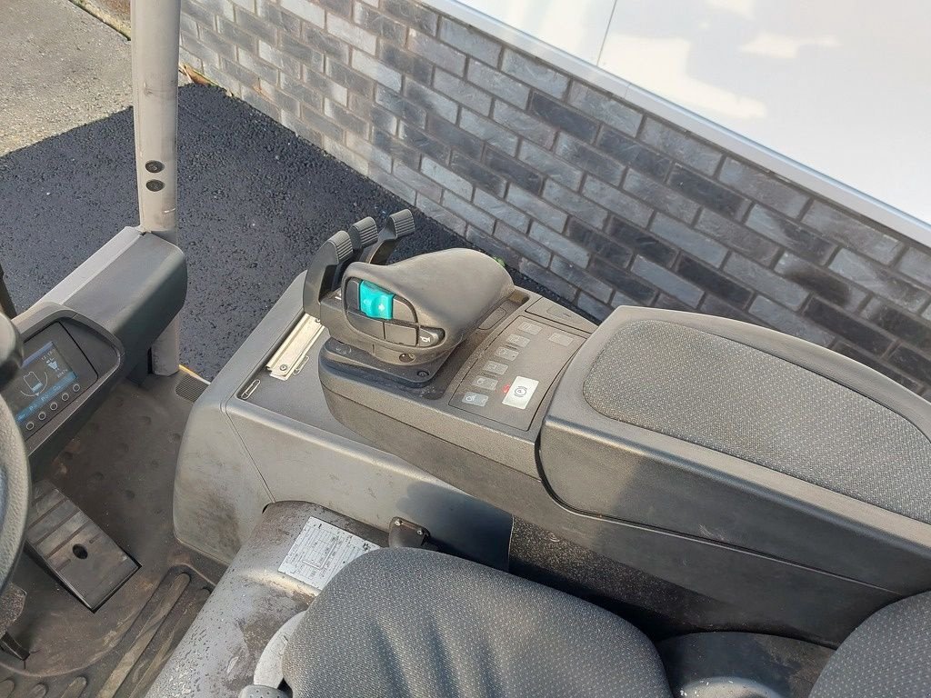 Frontstapler typu Jungheinrich EFG320, Gebrauchtmaschine w Swifterbant (Zdjęcie 9)