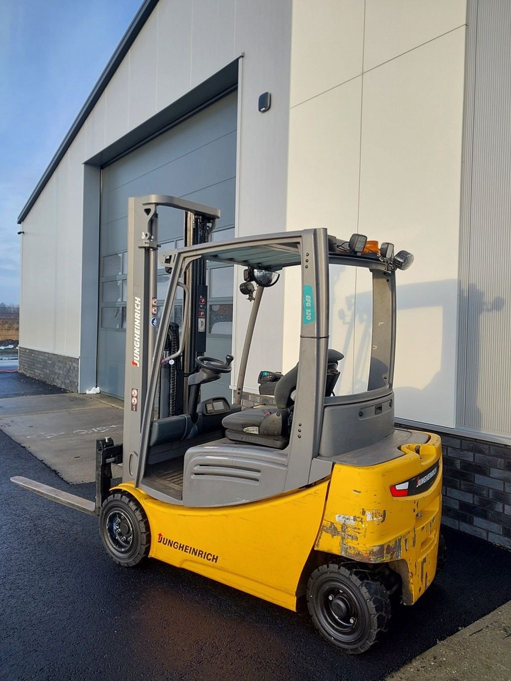 Frontstapler typu Jungheinrich EFG320, Gebrauchtmaschine w Swifterbant (Zdjęcie 4)