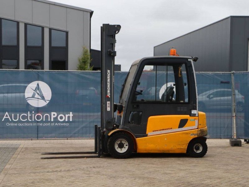 Frontstapler типа Jungheinrich EFG430, Gebrauchtmaschine в Antwerpen (Фотография 1)