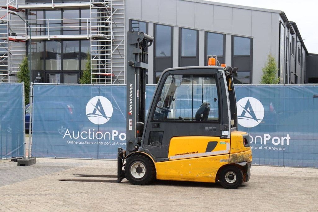 Frontstapler типа Jungheinrich EFG430, Gebrauchtmaschine в Antwerpen (Фотография 3)