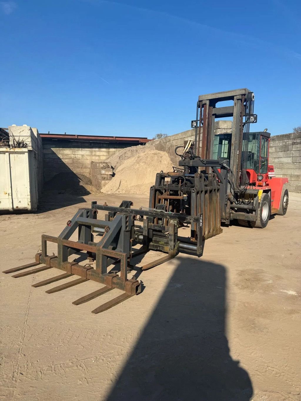 Frontstapler des Typs Kalmar Dcd 90-6xl heftruck + stenenklem + aanbouwdelen, Gebrauchtmaschine in Scherpenzeel (Bild 2)